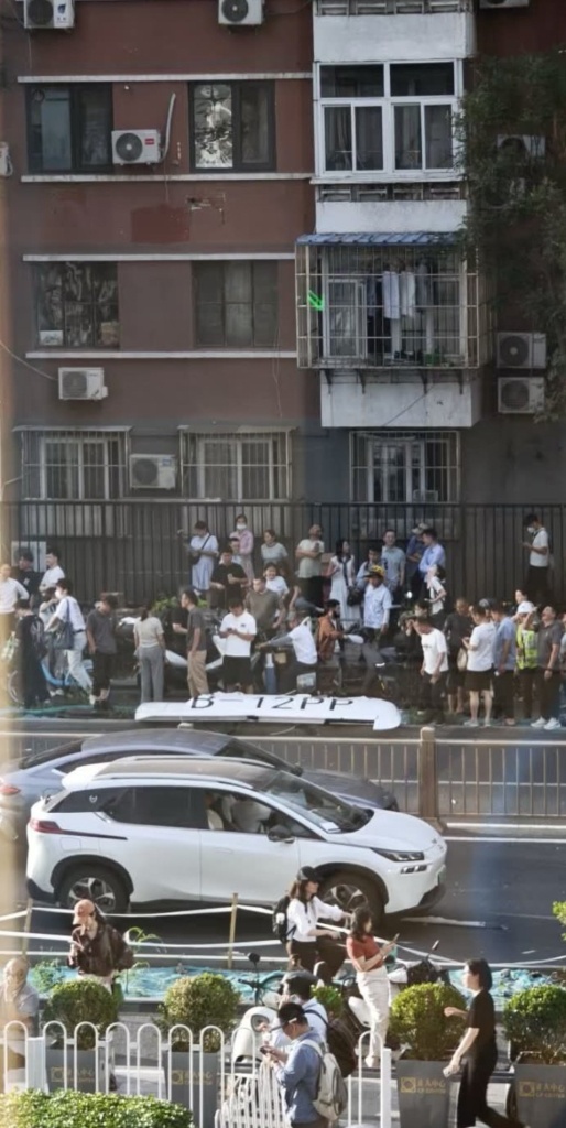 Image from: 小飞机撞北京最高大楼  官方证实驾驶死亡13人伤