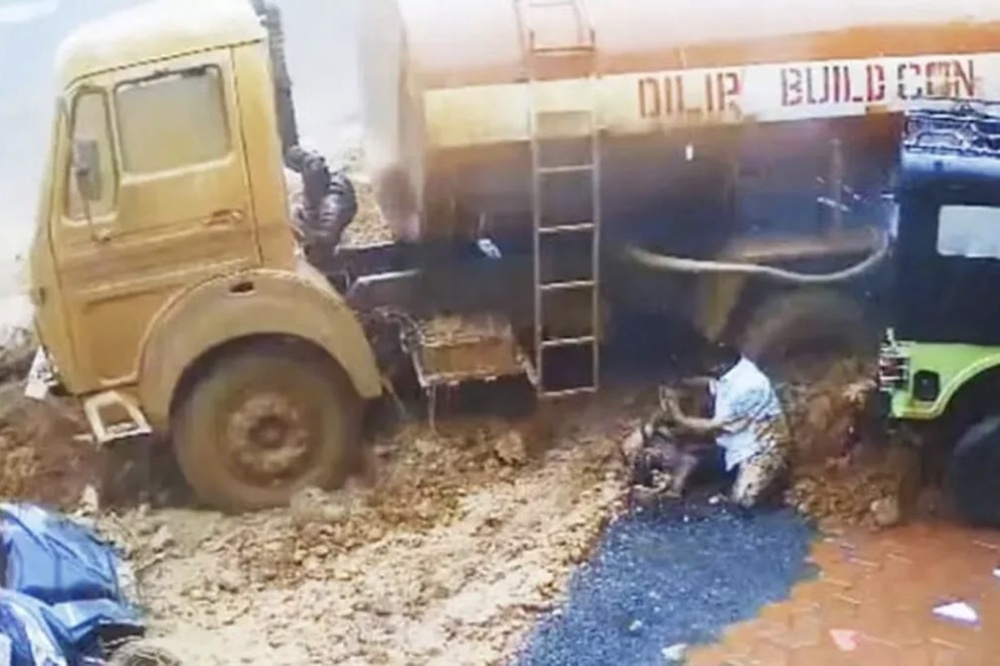 Image from: 山体滑坡冲毁印度隧道工地  3死7人失踪