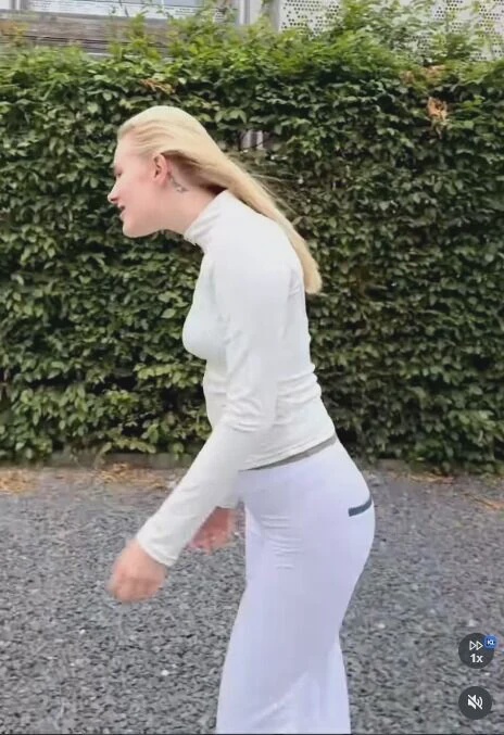 Image from: 【2026世界杯】2女模特儿找到流量密码  扮演哈兰德爆红