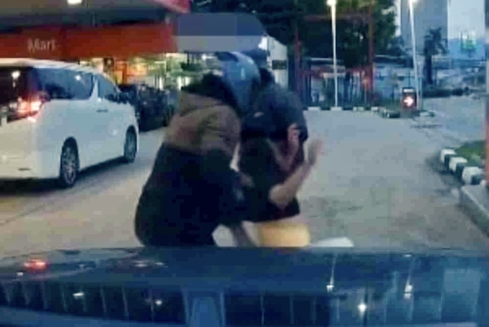 Image from: 灵市油站2男殴打男子 警方追缉2人下落