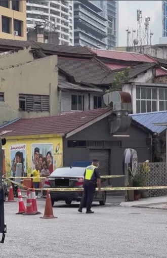 Image from: 隆市金马地区路边惊揭命案  不明人士毙命车内