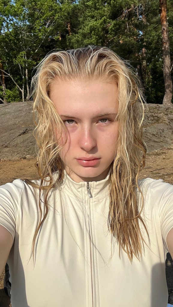 Image from: 【2026世界杯】2女模特儿找到流量密码  扮演哈兰德爆红