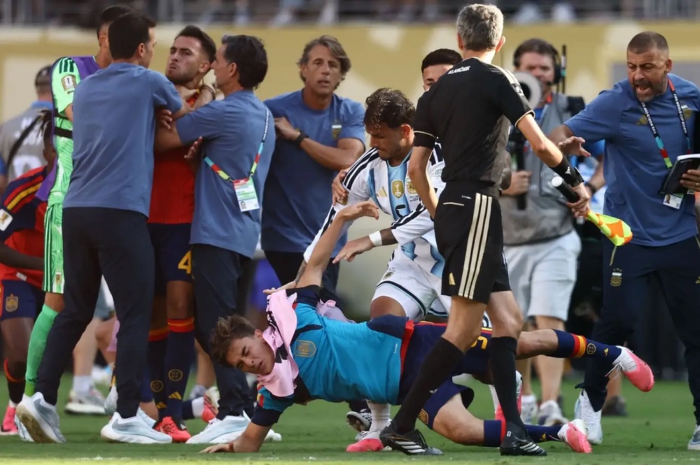 Image from: 【2026年世界杯】FIFA重罚阿根廷队 罚款32.1万美元4人禁赛