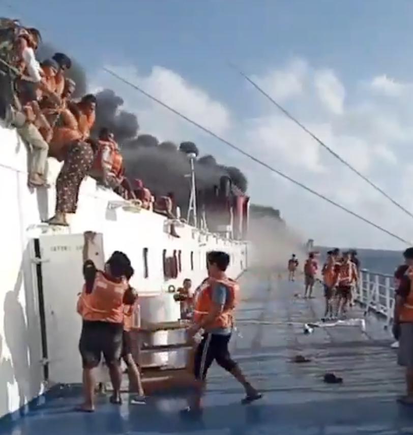 Image from: 印尼渡轮海上起火  5死41人失踪