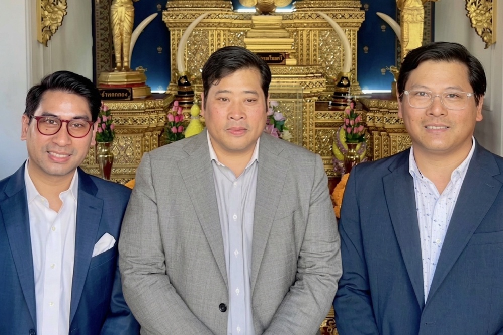 Image from: 泰流亡三王子切割母亲家族 二王子晒合照回应