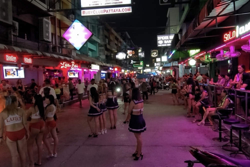 Image from: 美航母“林肯号”抵泰港  芭堤雅禁入红灯区