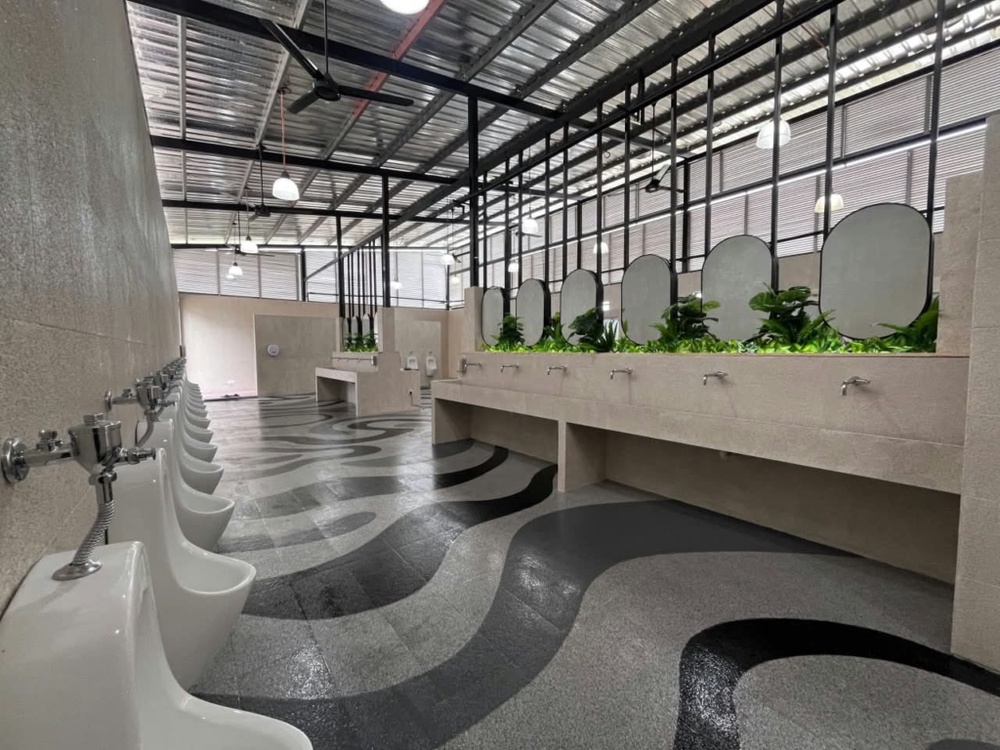 Image from: 雪邦F1赛车场厕所大升级 变“赛车风”如同酒店