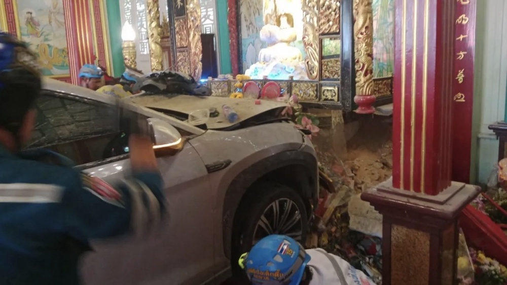 Image from: 曼谷电动车冲入观音庙  撞向香客老妇卷入车底