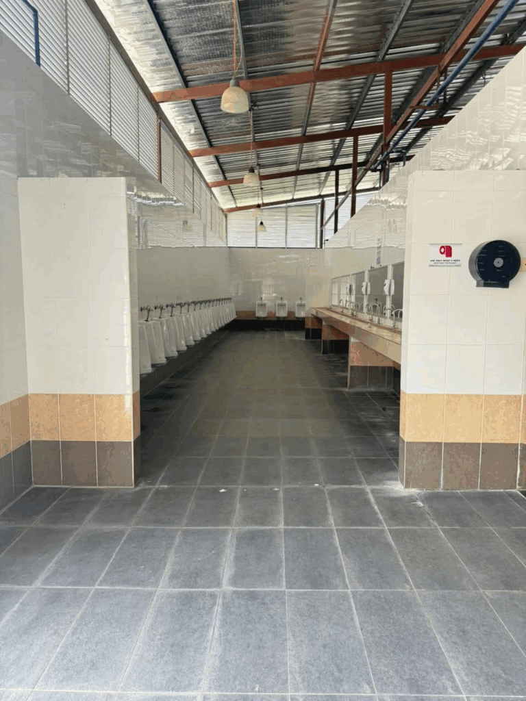 Image from: 雪邦F1赛车场厕所大升级 变“赛车风”如同酒店