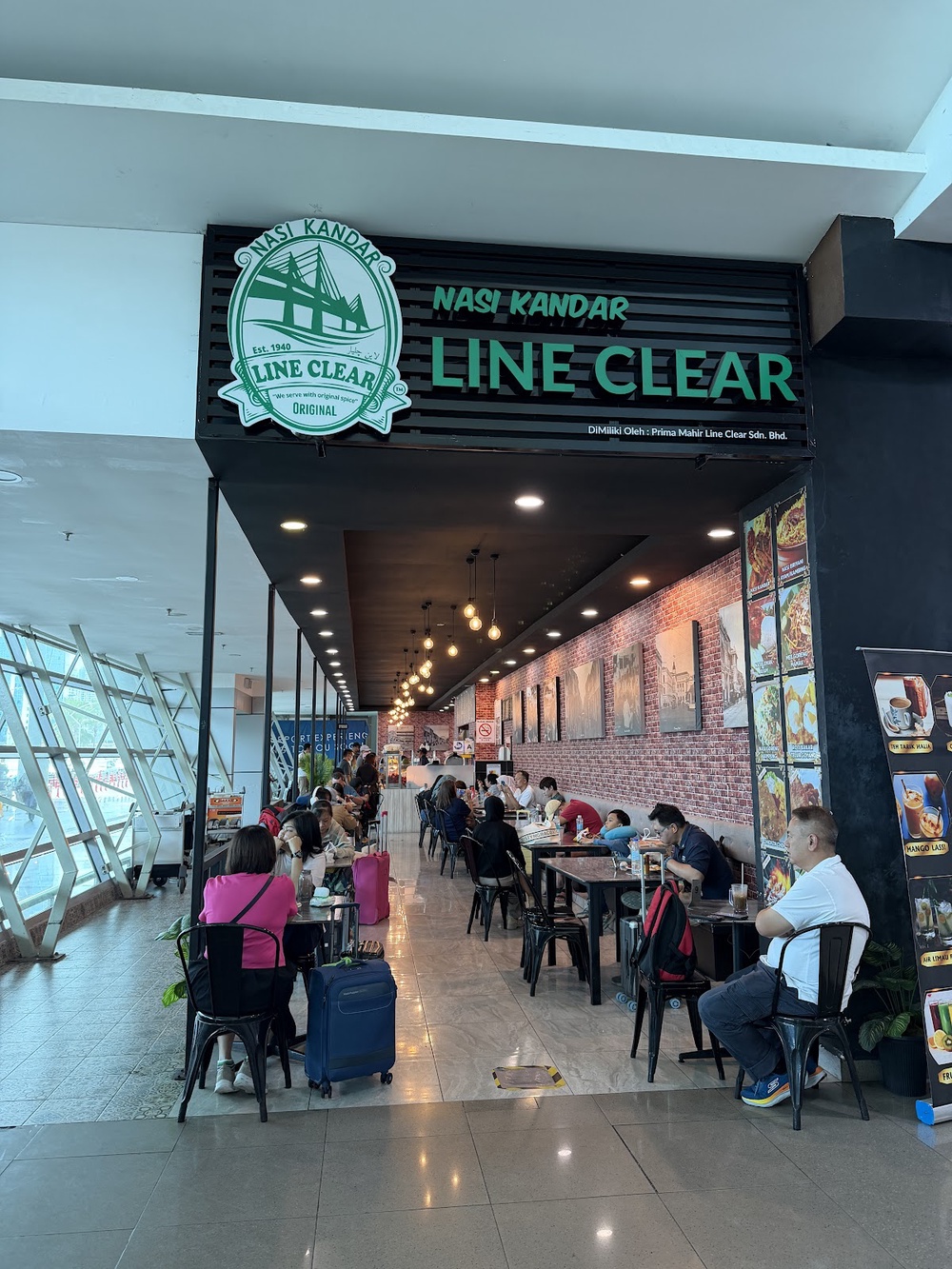 Image from: 5 Reasons You Should Arrive Early at the Airport