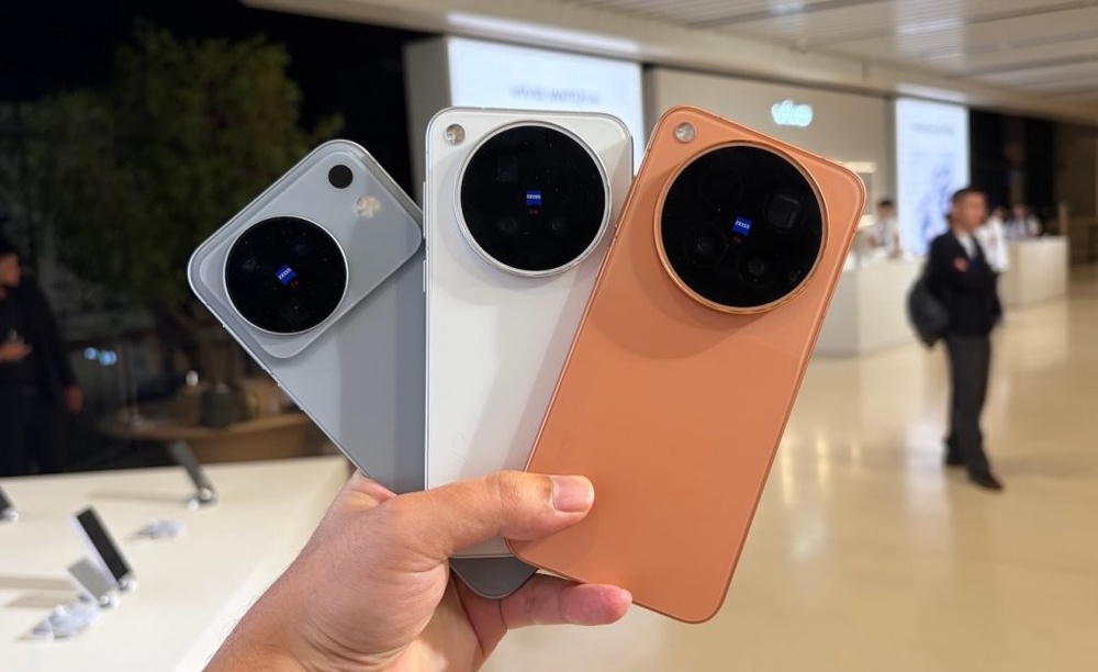 Image from: Siri Vivo X500 rasmi diumumkan, berkuasa Dimensity 9600 Pro, skrin 144Hz, telefoto ZEISS 200MP