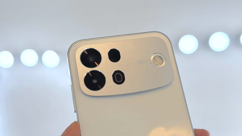 Image from: Siri Oppo A7 Pro diumum dengan bateri 10,000mAh, tempahan dibuka dengan rebat RM200