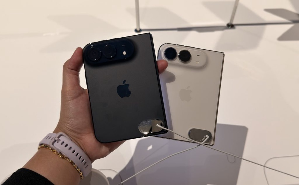 Image from: iPhone Duo kini rasmi di Malaysia, barisan di Apple Store TRX jauh lebih lengang