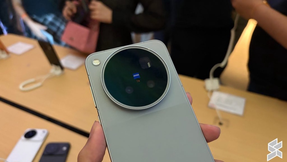 Image from: Siri Vivo X500 Malaysia: Kamera ZEISS 200MP, bateri 7,800mAh harga dari RM4,699