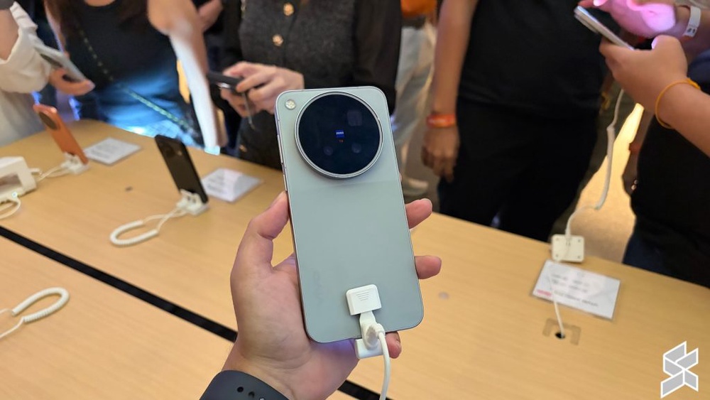 Image from: Siri Vivo X500 Malaysia: Kamera ZEISS 200MP, bateri 7,800mAh harga dari RM4,699