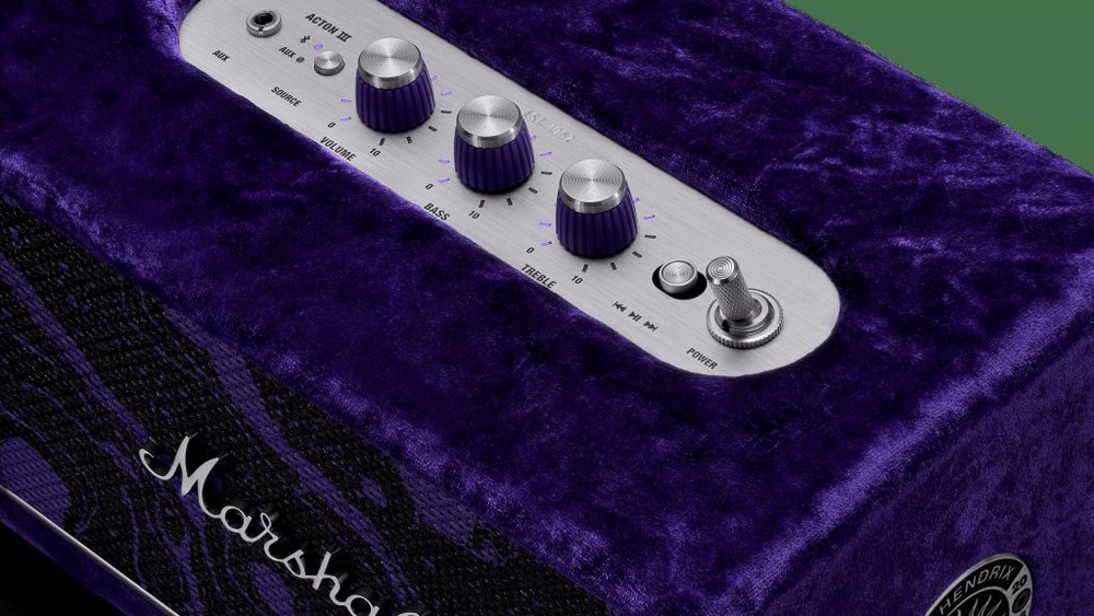 Image from: Legasi 60 tahun Marshall x Jimi Hendrix: Fon kepala Major V, pembesar suara Emberton lll & Action lll dengan corak kosmik