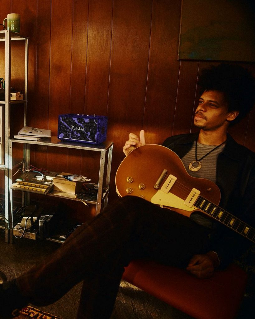 Image from: Legasi 60 tahun Marshall x Jimi Hendrix: Fon kepala Major V, pembesar suara Emberton lll & Action lll dengan corak kosmik