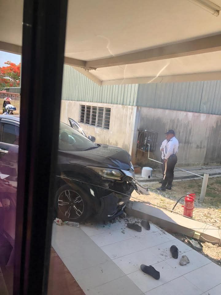 Image from: Pelajar Tingkatan 1 Maut Dirempuh SUV Ketika Pakai Kasut Depan Surau Sekolah