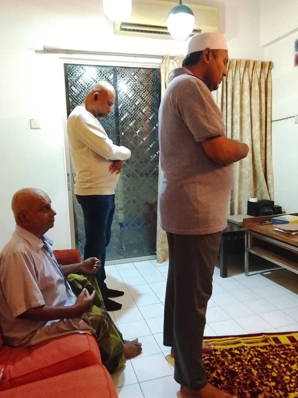 Image from: “Solat Pertama Saya..” – Baru Peluk Islam, OKU Penglihatan Sebak Terima Al-Quran Braille