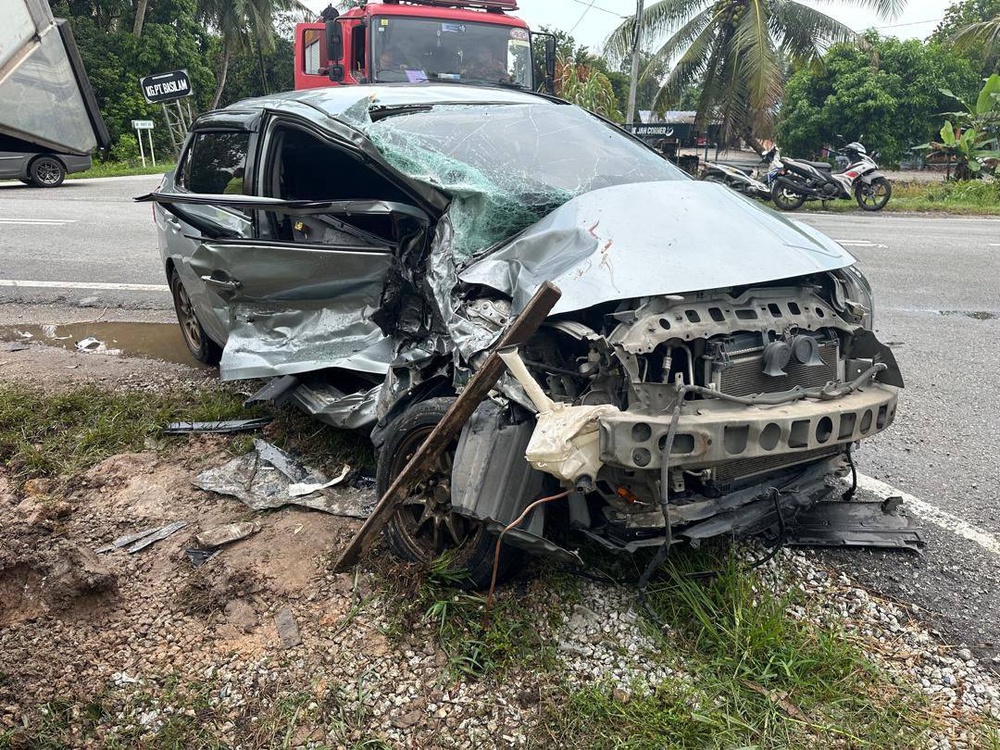 Image from: Keluar Simpang Sebelum Bertembung Lori, Guru Maut Selepas 5 Jam Bertarung Nyawa