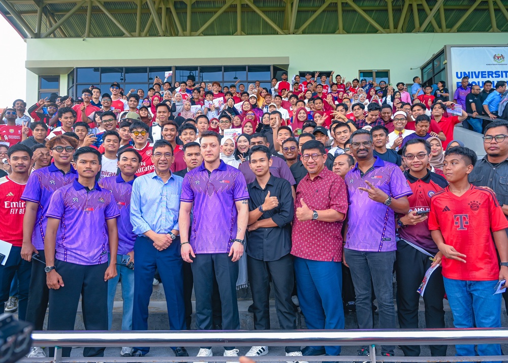 Image from: Mesut Ozil Gegar USM! Suka Makanan Pedas & Berkuah, Idam Buka Akademi Bola Sepak
