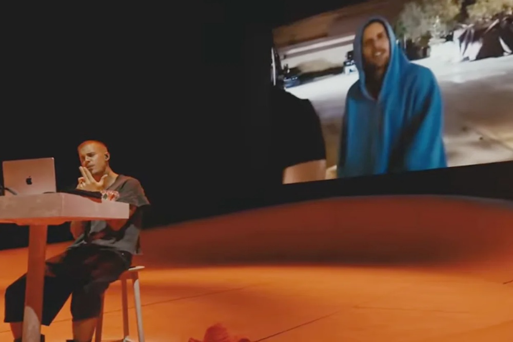 Image from: Buka Laptop Pasang YouTube, Justin Bieber ‘Karaoke’ Lagu Lama Di Coachella