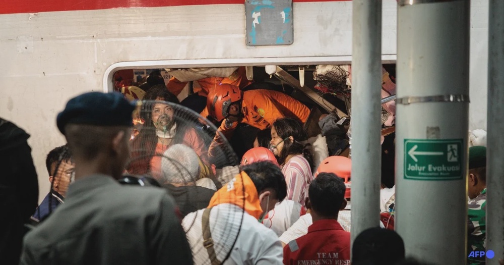 Image from: Dua Kereta Api Bertembung: Angka Maut Meningkat 8 Orang, Puluhan Cedera