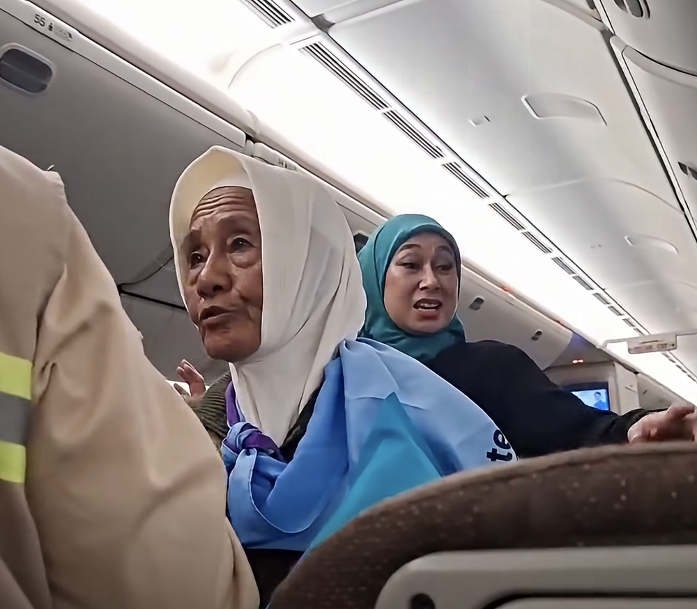 Image from: Bukan Terlupa Beri Ayam Makan! Jemaah Haji Indonesia Minta Turun Rupanya Takut Naik Pesawat