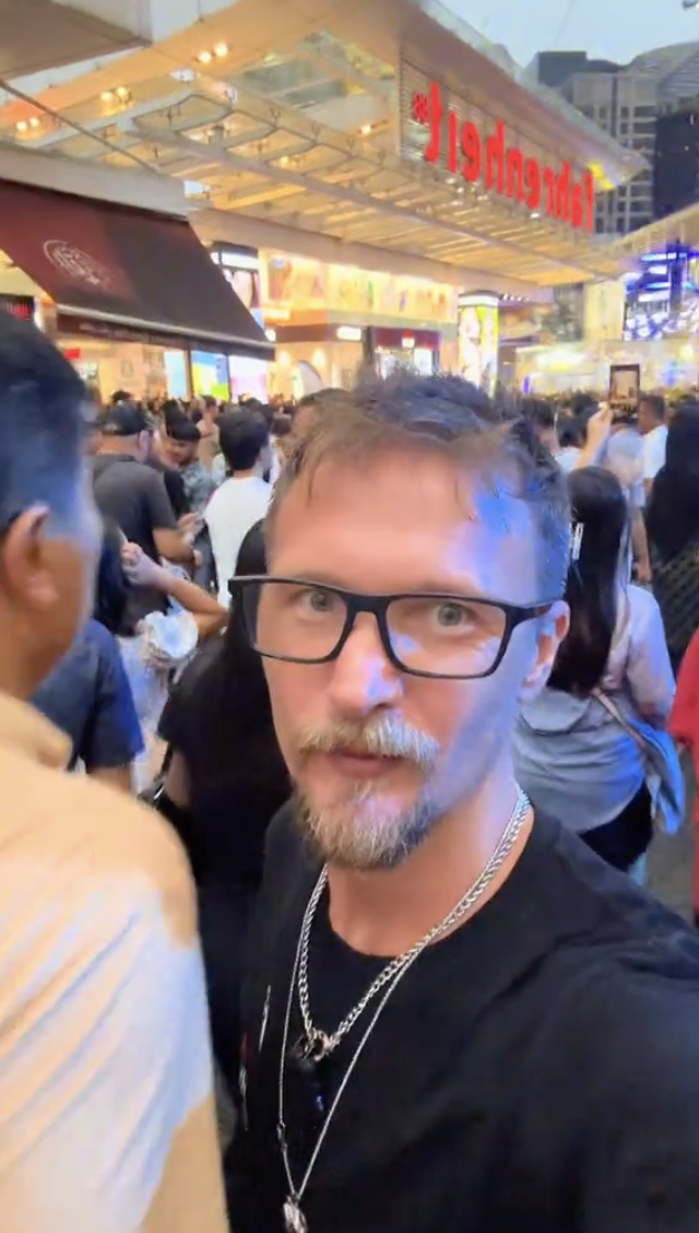 Image from: Mat Salleh Ulas Pasal Pesta Air, Tak Tonjol Budaya Tempatan – “Kurang Gambarkan Identiti Malaysia”
