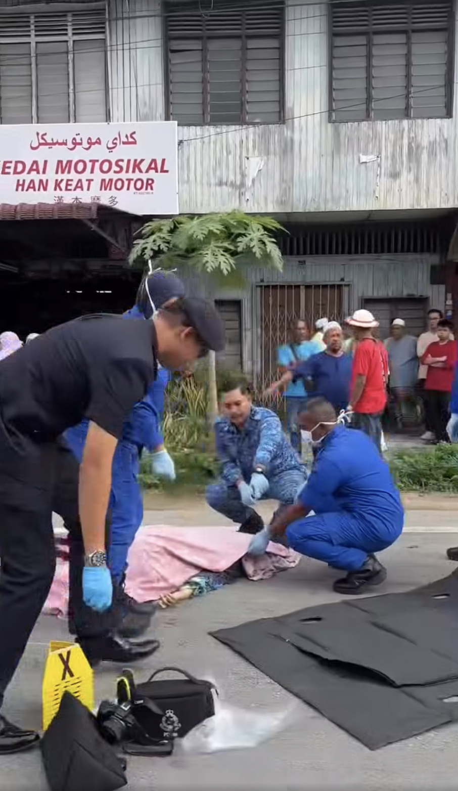 Image from: Dirempuh Kereta! Wanita Maut, Suami Parah Selepas Balik Solat Sunat Aidiadha