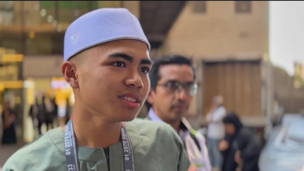 Image from: Jemaah Termuda 2026! Remaja 18 Tahun Tunai Haji Seorang Diri, Ibu Daftar Sejak Bayi