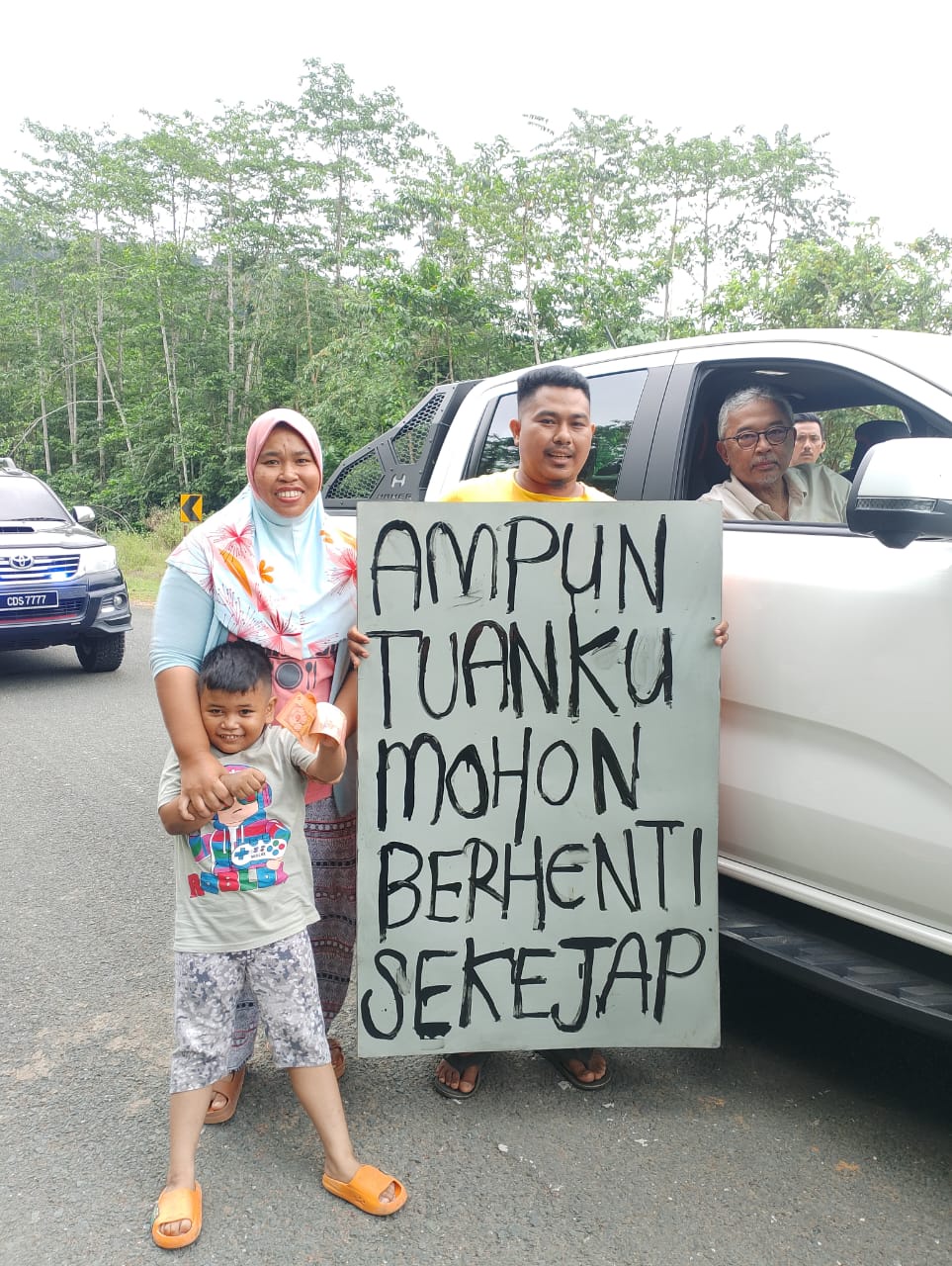 Image from: Aidiladha Bermakna! 13 Tahun Tanpa Bekalan Elektrik, Kini Mekanik Teruja Petik Suis Lampu