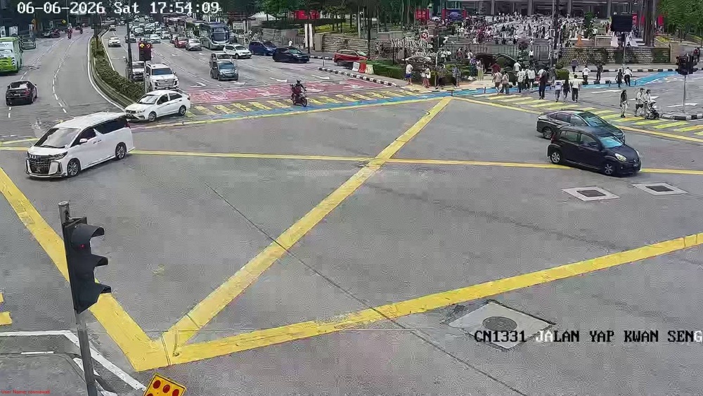 Image from: Warga Asing Jual Jagung Depan KLCC? DBKL Sahkan Video Tular Rakaman Lama!