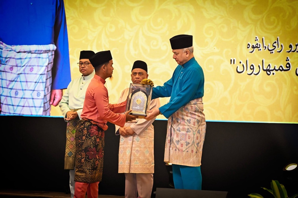 Image from: Hafaz 30 Juzuk Al-Quran, Pemuda Orang Asli Suku Temiar Terima Anugerah Khas Maal Hijrah