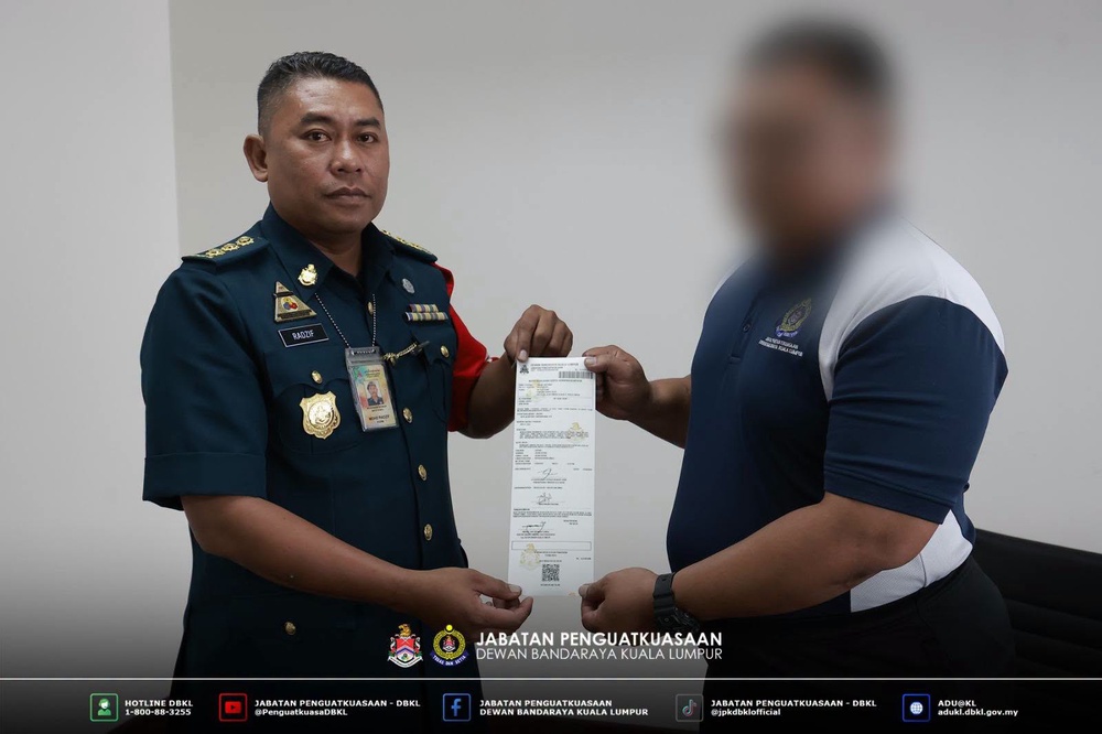 Image from: Buang Sampah Dari Kenderaan Rasmi? DBKL Tak Kompromi, Kompaun Kakitangan Sendiri!