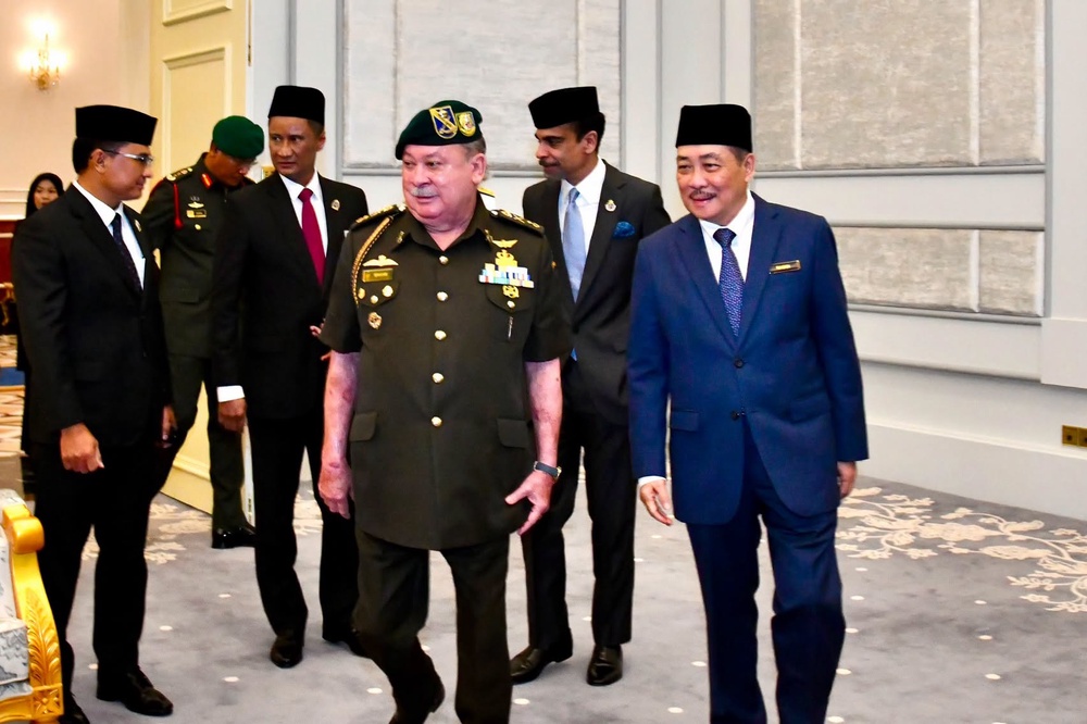 Image from: Agong Kurnia Sumbangan RM500,000 Bantu Ringankan Beban Mangsa Kebakaran Sabah