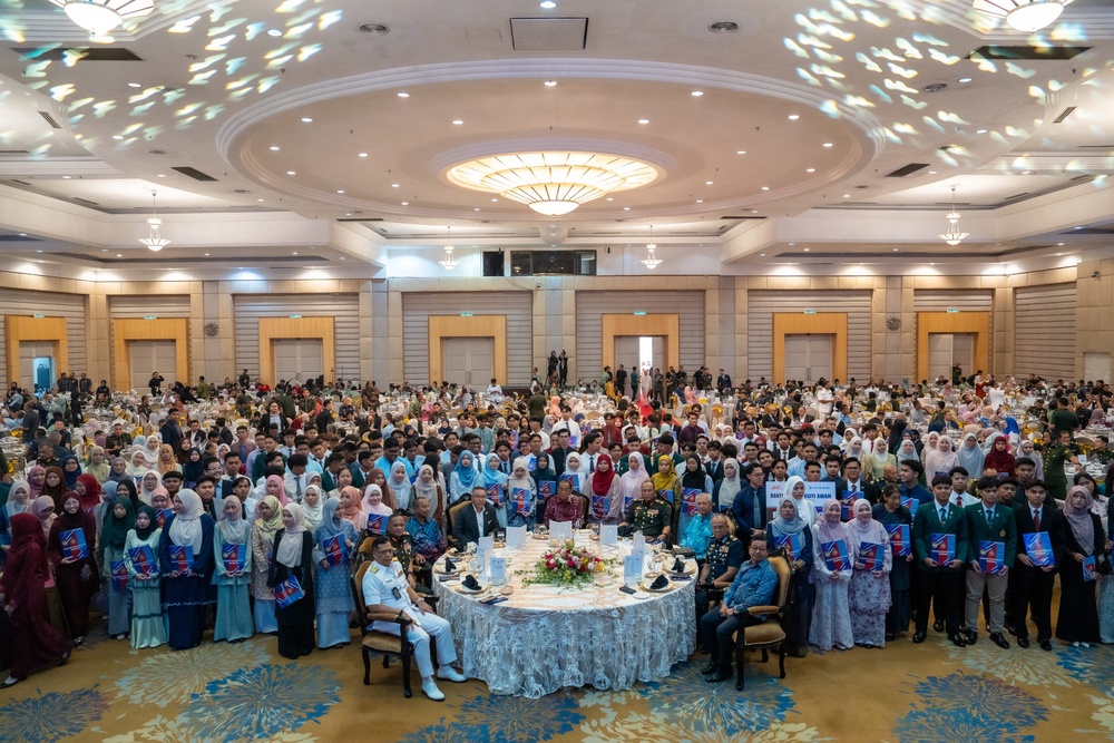 Image from: Kementerian Pertahanan Raikan Kecemerlangan Anak Warga Pertahanan, 605 Pelajar Terima Manfaat AKP 2026