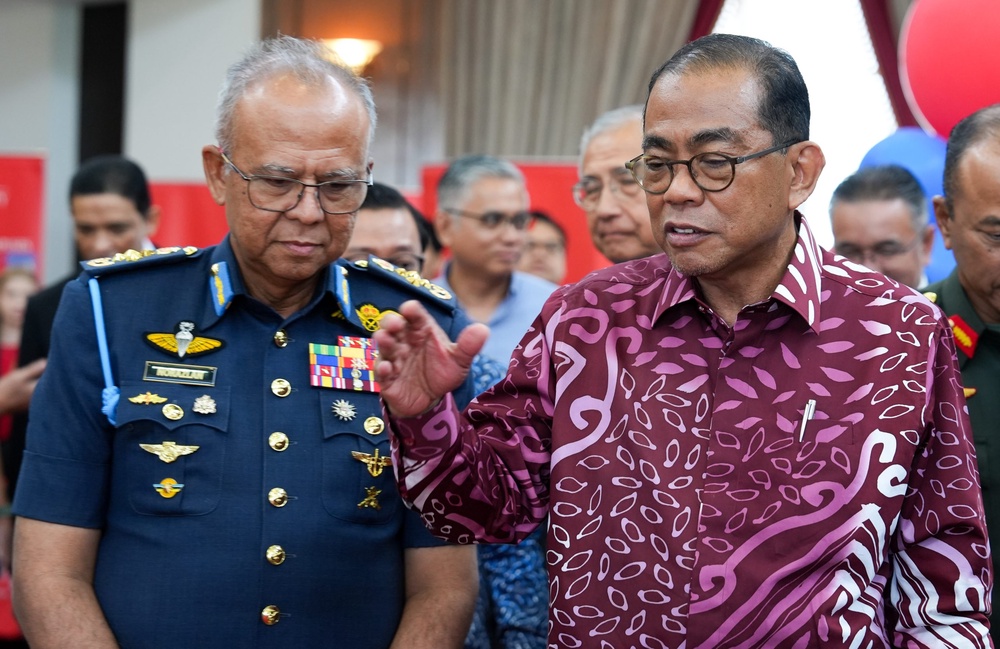 Image from: Kementerian Pertahanan Raikan Kecemerlangan Anak Warga Pertahanan, 605 Pelajar Terima Manfaat AKP 2026