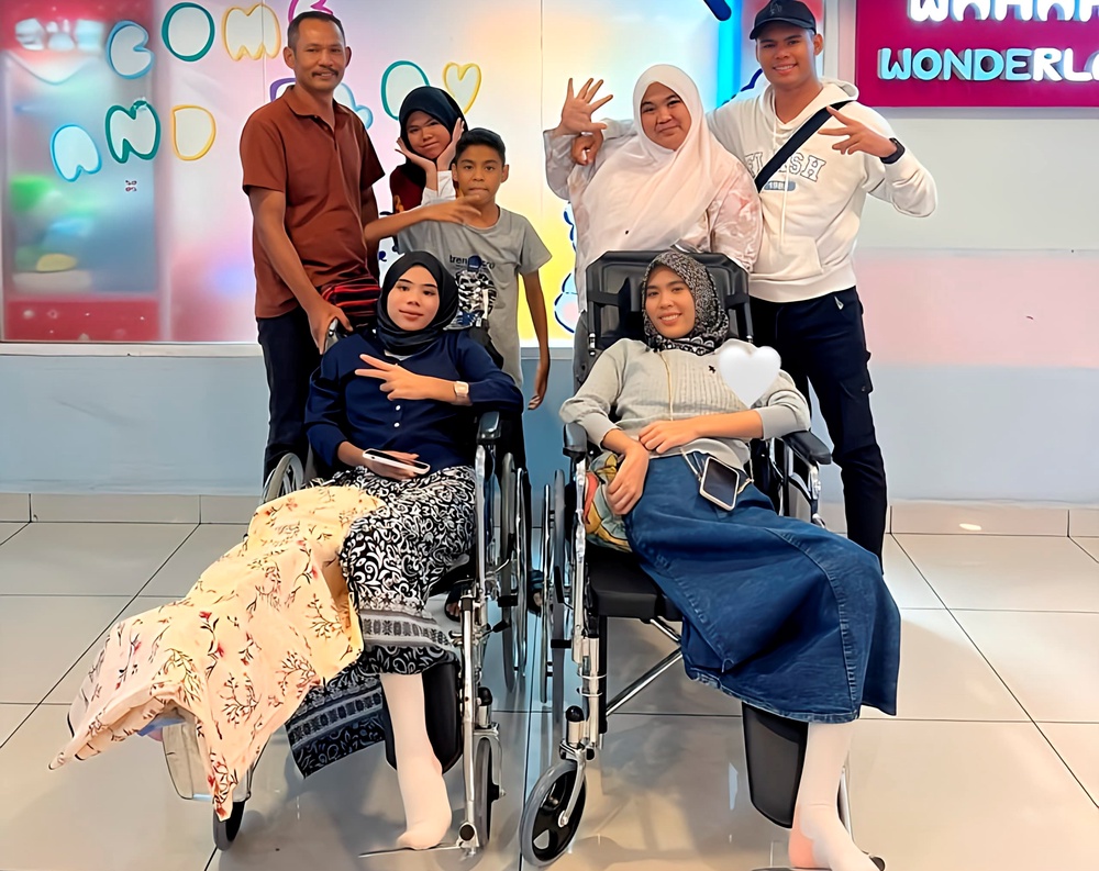 Image from: Dua Beradik Hilang Kaki Kanan Akibat Nahas, Bangkit Jual Cendol Bantu Keluarga