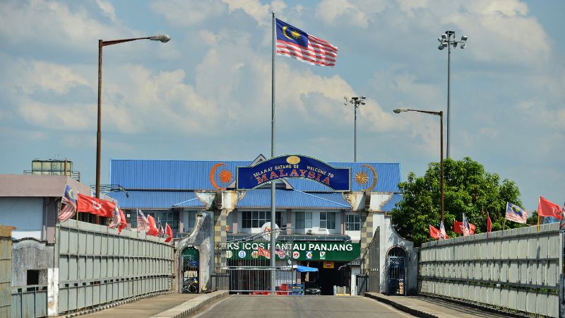 Image from: Tetap Degil Bercuti Ke Selatan Thailand, Ribuan Rakyat Malaysia Abaikan Amaran Keselamatan