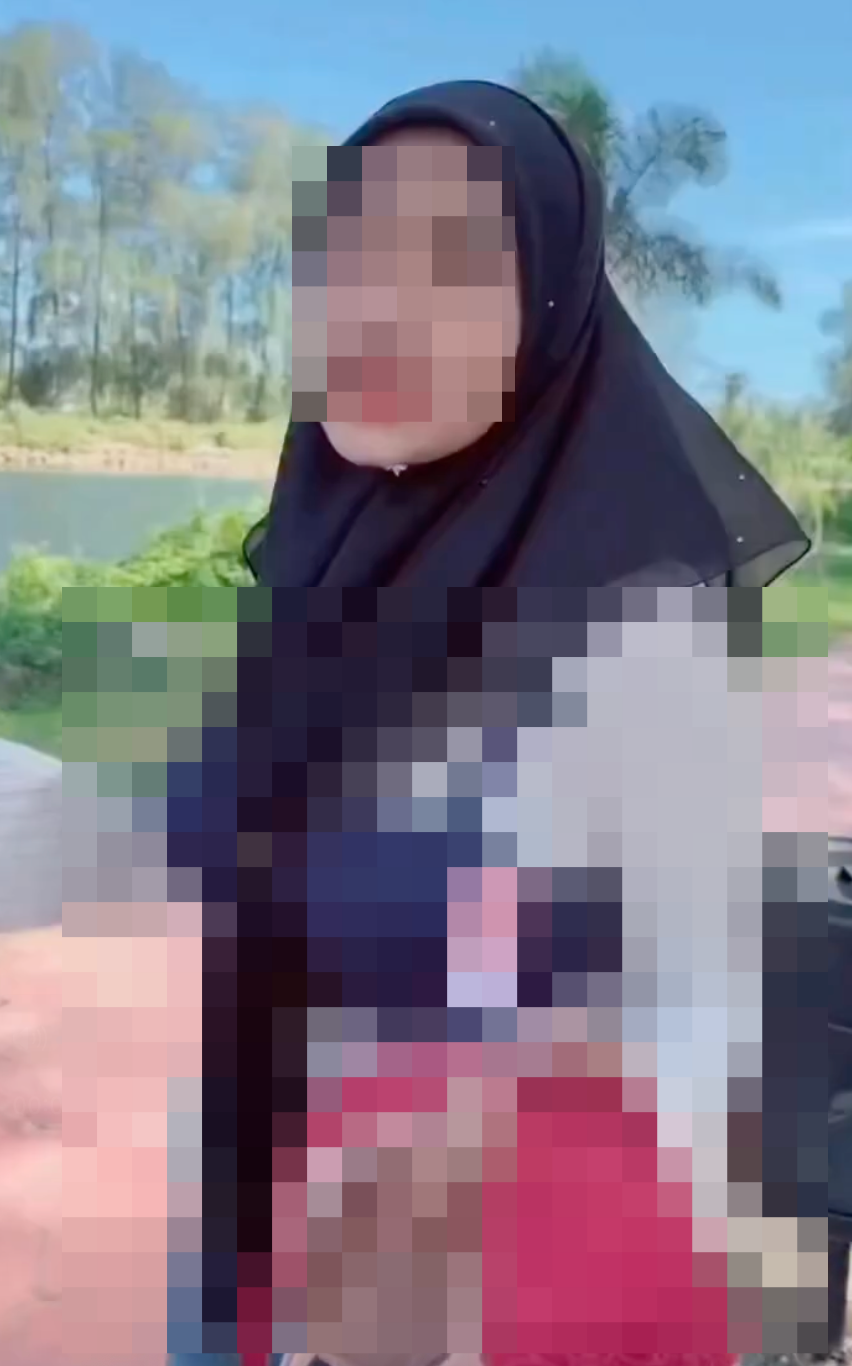 Image from: Mufti Kelantan Tegur Cara Wanita Bertudung Promosi Pakaian Dalam, Saran Guna Patung