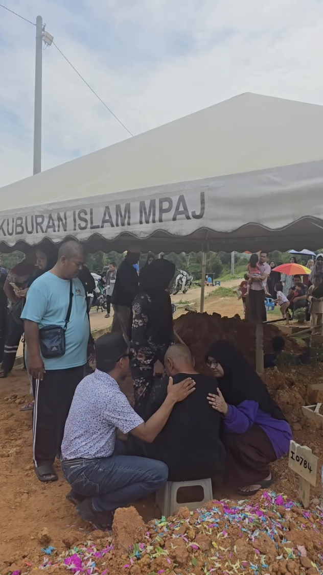 Image from: Jenazah Dah Dalam Liang Lahad, Tapi Pihak Masjid Didakwa Tuntut RM1,400