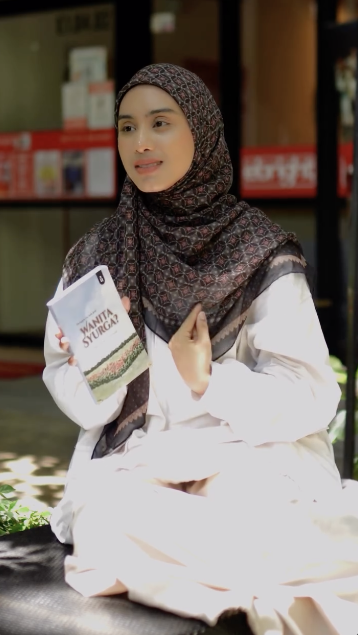 Image from: Banyak Ayat Al-Quran Tak Wujud? Aisyah Hijanah Tarik Semula Buku Ditulis – “Saya Akui Silap”