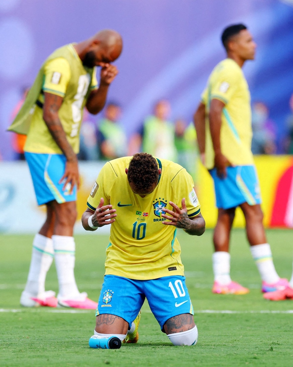 Image from: Menangis Terduduk, Neymar Umum Bersara Selepas Brazil Tersingkir Piala Dunia