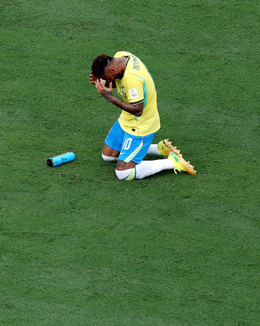 Image from: Menangis Terduduk, Neymar Umum Bersara Selepas Brazil Tersingkir Piala Dunia