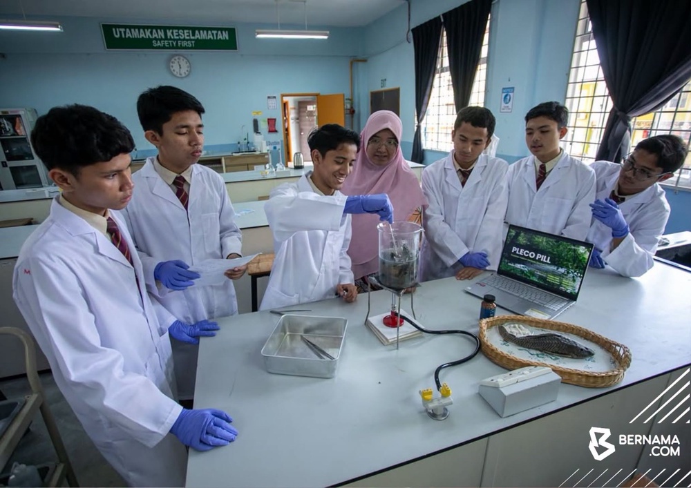 Image from: Dari Tulang Ikan Bandar Raya Jadi Kapsul Kalsium! Pelajar MRSM Pasir Salak Cipta Inovasi, Raih Pengiktirafan Dunia