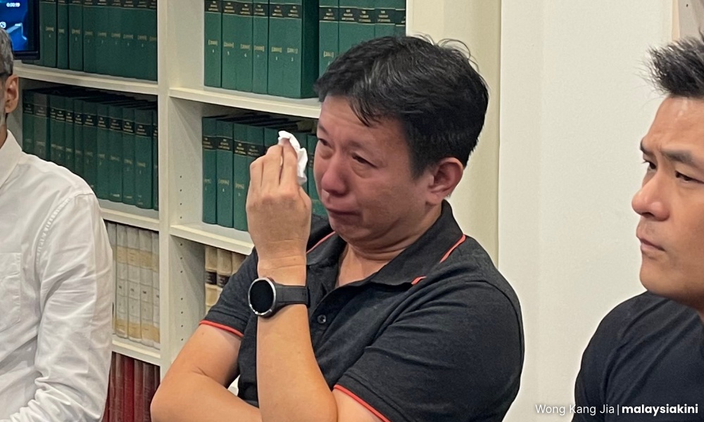 Image from: Ditumbuk Pengiring VVIP: Pemandu E-Hailing OKU saman PDRM, Kerajaan Malaysia