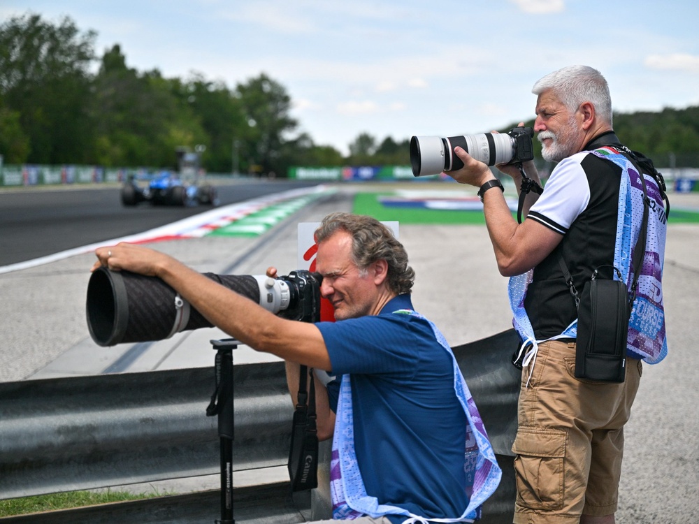 Image from: Hungarian GP: Bukan Di Paddock! Presiden Czech Jadi Jurugambar F1 Demi Minat Fotografi Sukan Permotoran