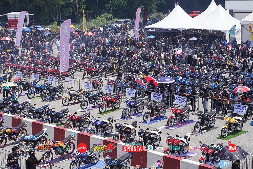 Image from: RXZ Members 8.0 Pecah Rekod, Lebih 200,000 Peminat Motosikal Berhimpun