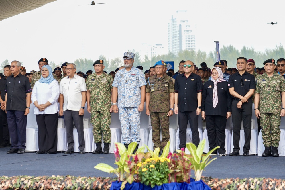 Image from: CIMIC Melaka Perkukuh Jambatan ATM Dan Rakyat, Bina Ketahanan Negara